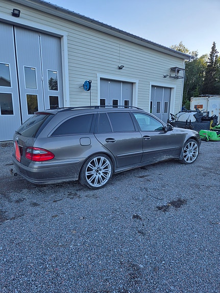 Mercedes-Benz E200 2 of 3