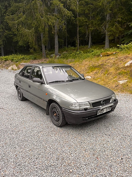 Opel Astra 4 of 4