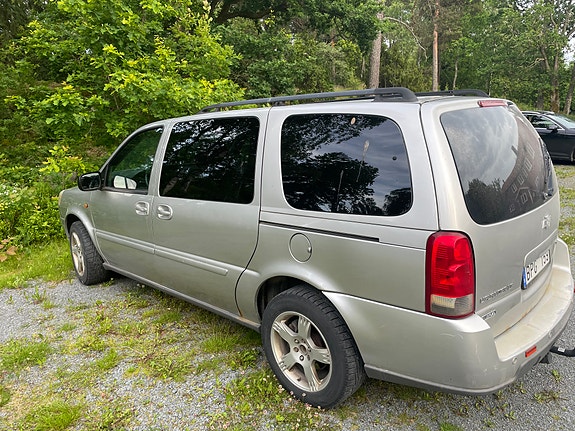 Chevrolet Uplander 2 of 2