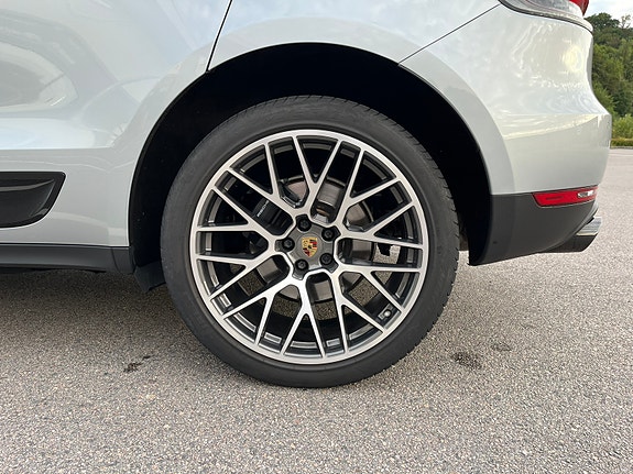 Porsche Macan 4 of 5
