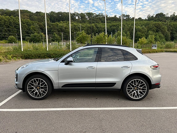 Porsche Macan 2 of 5