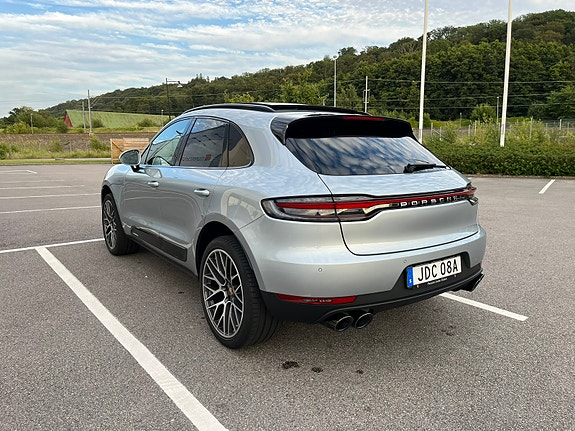Porsche Macan 3 of 5