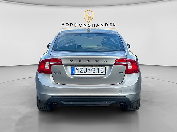 Volvo S60 4 of 5