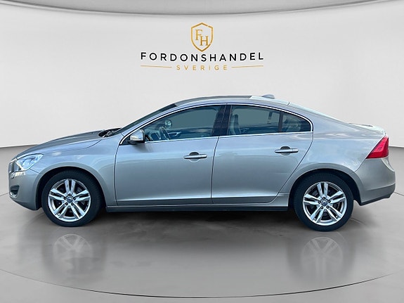 Volvo S60 2 of 5