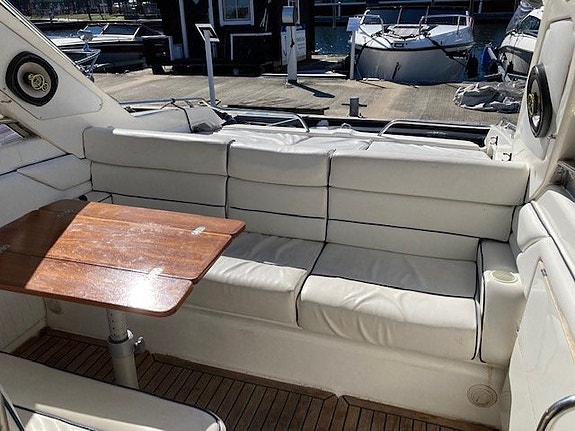 Sunseeker 37 Tomahawk MK2 -92 Volvo Penta KAD 44 (-02) 3 of 10