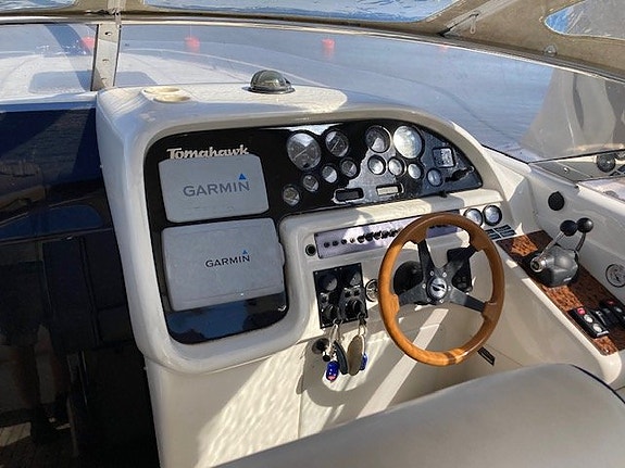Sunseeker 37 Tomahawk MK2 -92 Volvo Penta KAD 44 (-02) 5 of 10