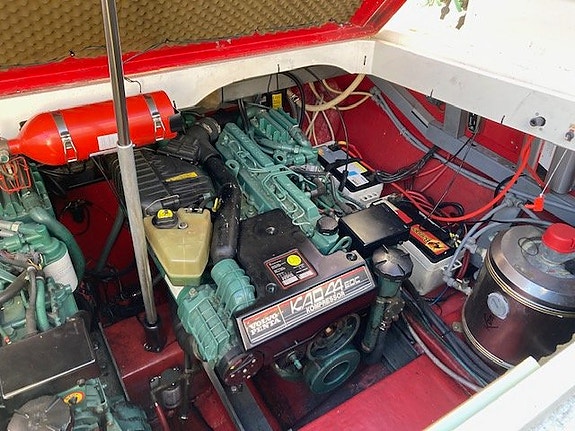 Sunseeker 37 Tomahawk MK2 -92 Volvo Penta KAD 44 (-02) 9 of 10