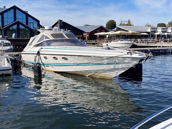 Sunseeker 37 Tomahawk MK2 -92 Volvo Penta KAD 44 (-02) 11 of 11