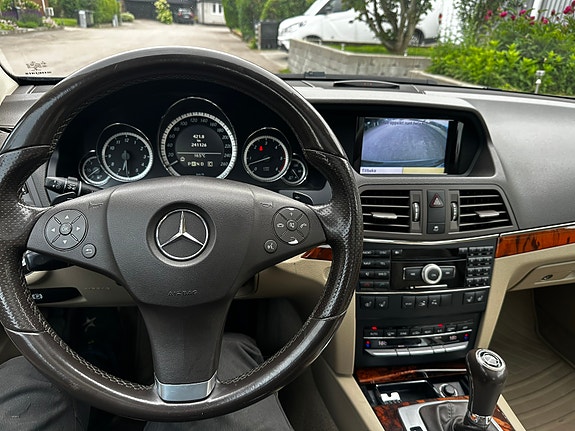 Mercedes-Benz E350 4 of 5