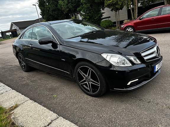 Mercedes-Benz E350 3 of 5