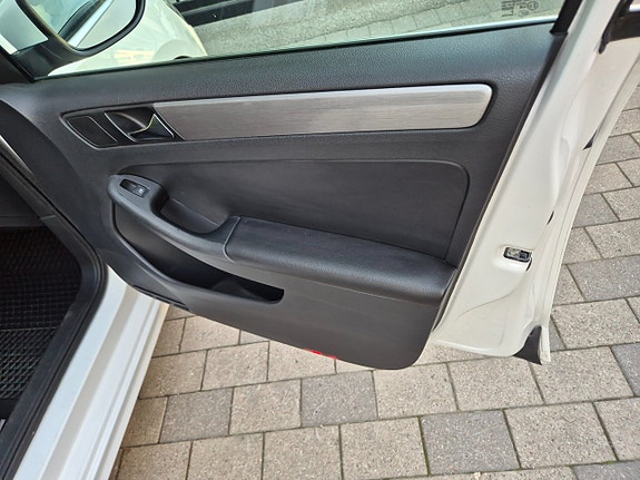 Volkswagen Jetta 10 of 21