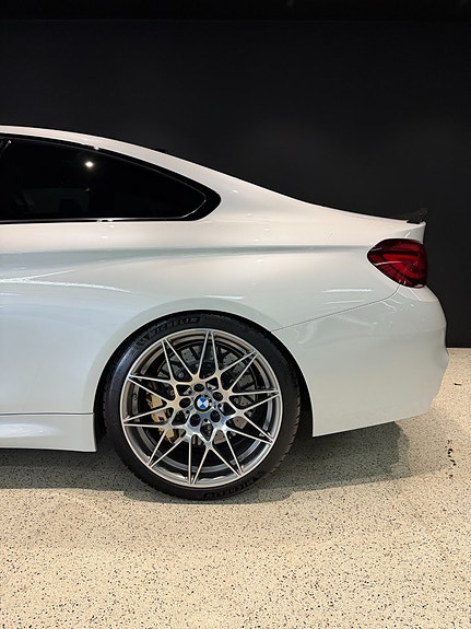 BMW M4 4 of 5