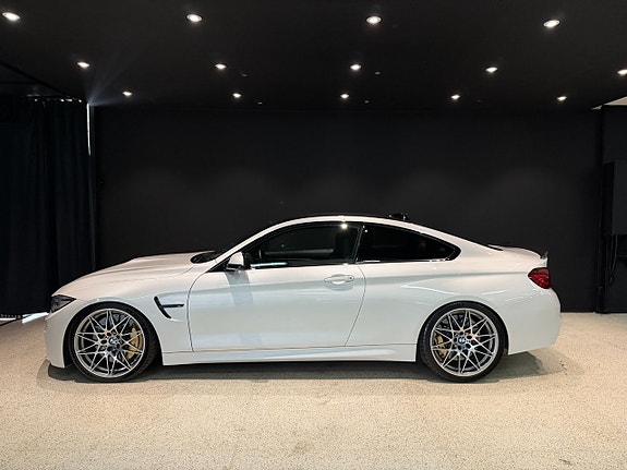 BMW M4 3 of 5
