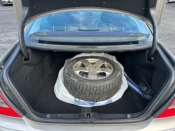 Mercedes-Benz E320 9 of 9