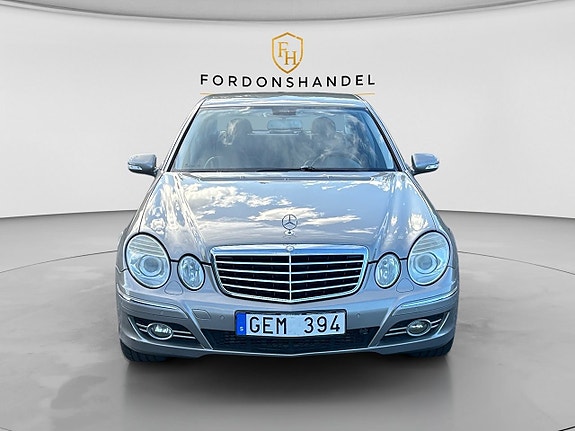 Mercedes-Benz E320 6 of 9