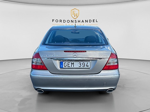 Mercedes-Benz E320 4 of 5
