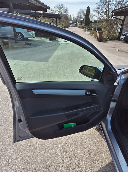 Opel Astra 4 of 5