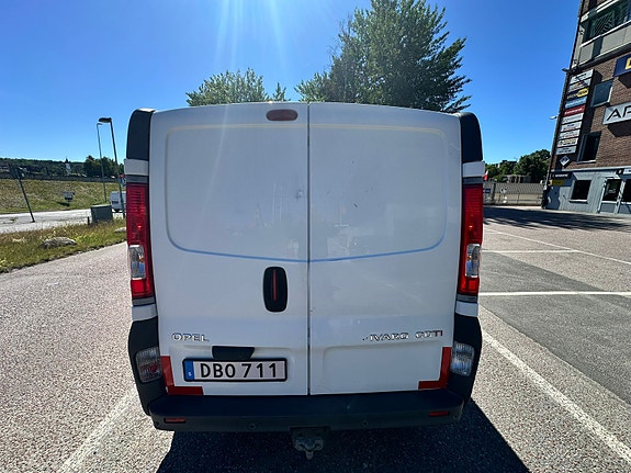 Opel Vivaro 4 of 5