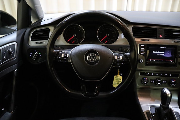 Volkswagen Golf VII 15 of 26