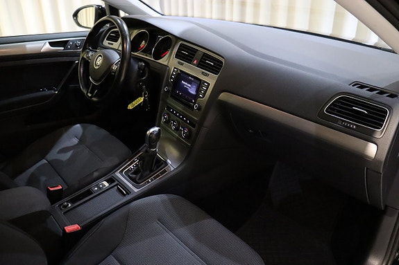 Volkswagen Golf VII 24 of 26