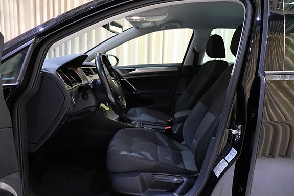 Volkswagen Golf VII 13 of 26