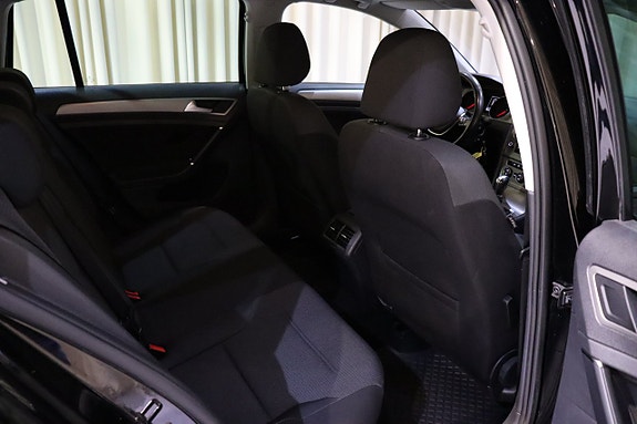 Volkswagen Golf VII 10 of 26
