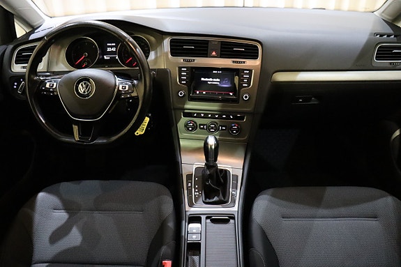 Volkswagen Golf VII 17 of 26