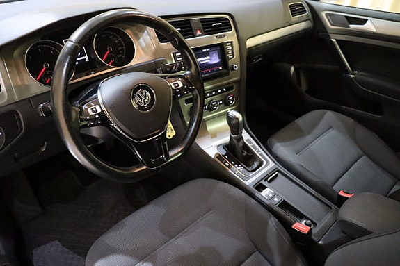 Volkswagen Golf VII 14 of 26