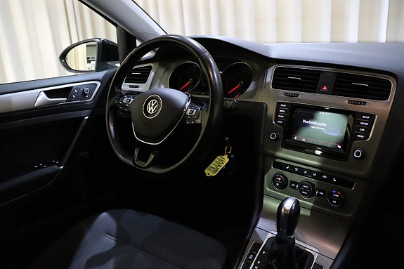 Volkswagen Golf VII 18 of 26