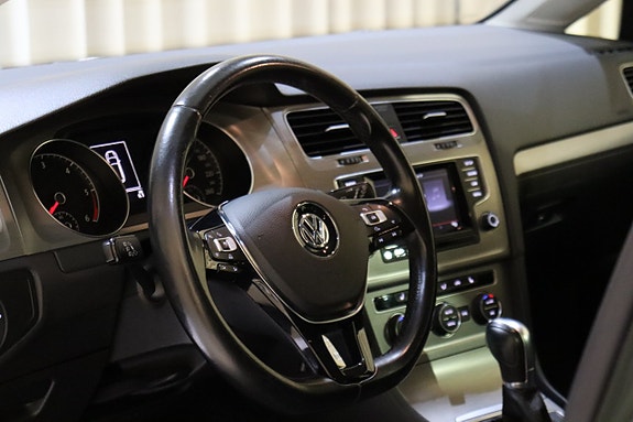 Volkswagen Golf VII 12 of 26