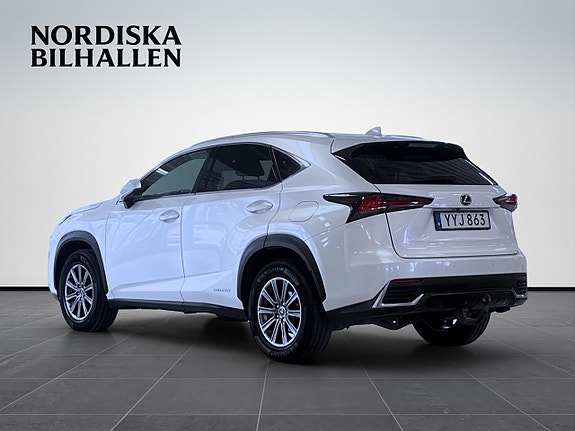 Lexus NX300h 5 of 5