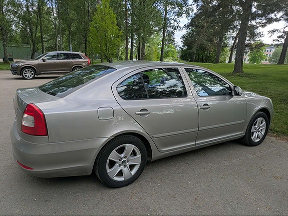 Skoda Octavia 2 of 5