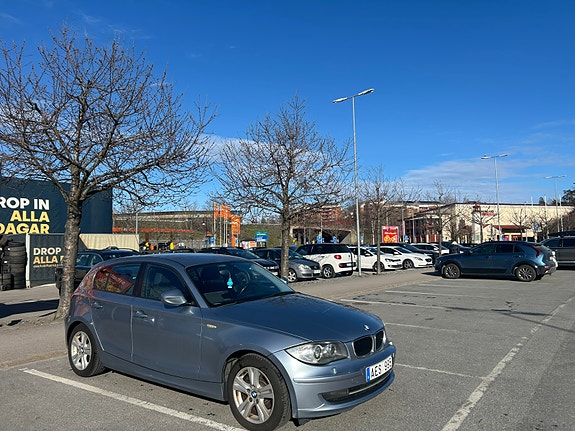 BMW 118d 2 of 5