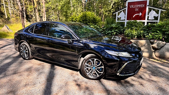 Toyota Camry 4 of 13