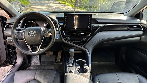 Toyota Camry 7 of 13