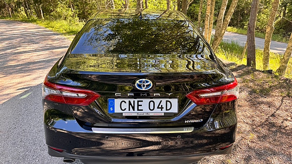 Toyota Camry 3 of 13