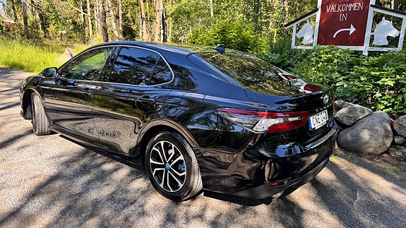Toyota Camry 2 of 13