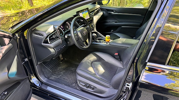Toyota Camry 10 of 13