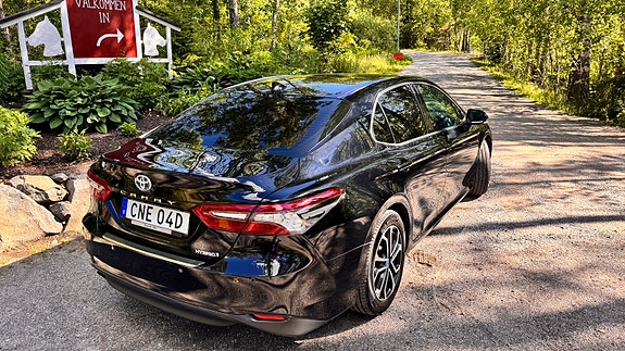 Toyota Camry 5 of 13