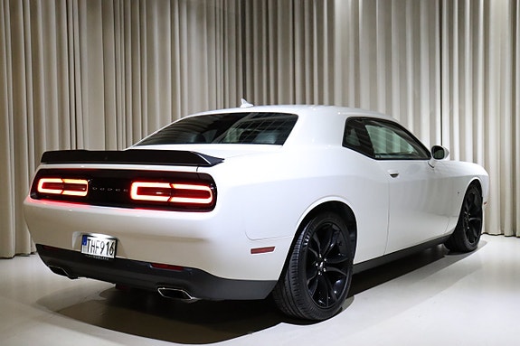 Dodge Challenger 11 of 30