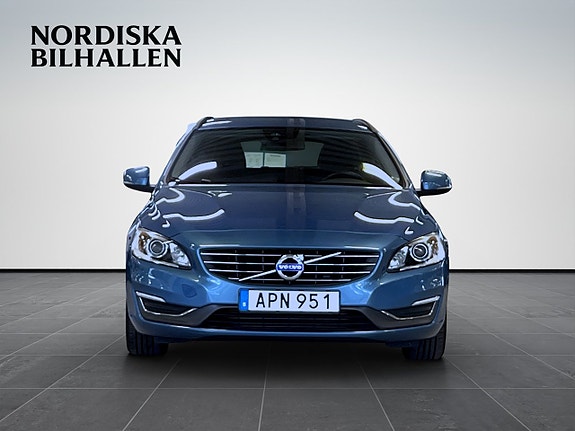 Volvo V60 2 of 5