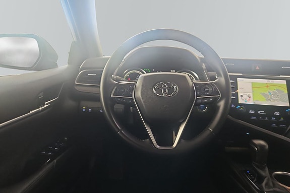 Toyota Camry 9 of 16