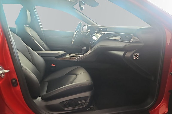 Toyota Camry 6 of 16