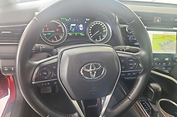 Toyota Camry 11 of 16