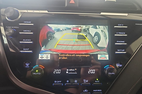 Toyota Camry 14 of 16