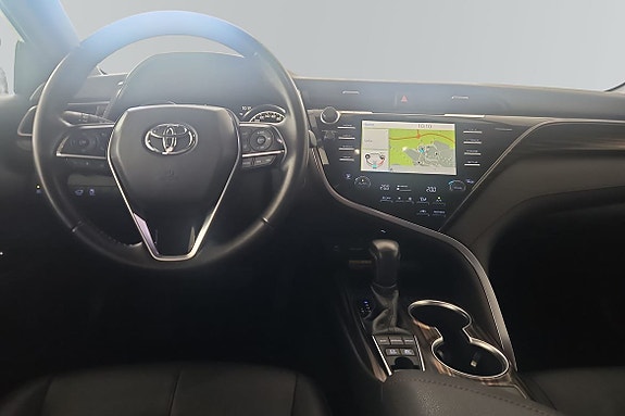 Toyota Camry 8 of 16
