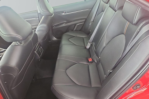 Toyota Camry 7 of 16