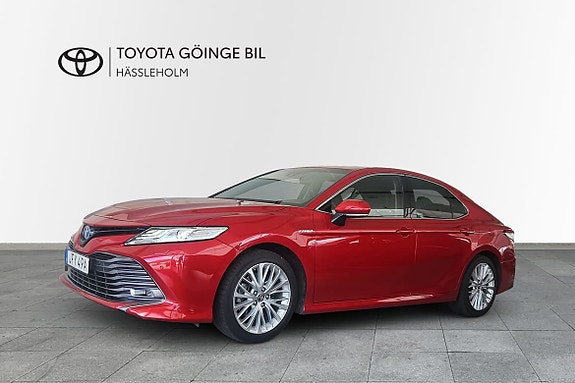 Toyota Camry 3 of 5
