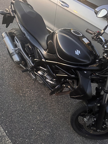 Suzuki SFV650 Gladius 2 of 5