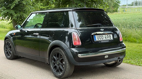 MINI Cooper 4 of 5